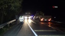 Hurda yüklü tır devrildi, Zonguldak Düzce karayolu trafiğe kapandı