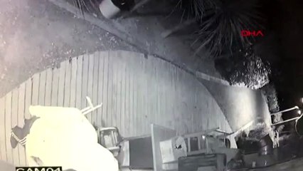 Kafeye giren hırsız, çaldığı madeni paralarla yakalandı