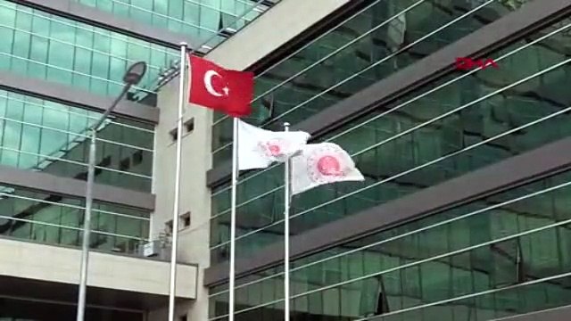 Evlendiği eşi banyoya saat görünümlü gizli kamera koymuş !