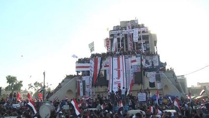 متظاهرو العراق يواصلون احتجاجهم تحت شعار "لا تراجع حتى تتحقق المطالب"