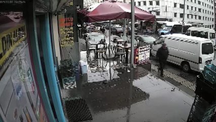 Cep telefon hırsızlığı güvenlik kamerasında