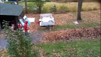 Cet automne ne faite pas comme lui pour brûler vos feuilles... Dangereux