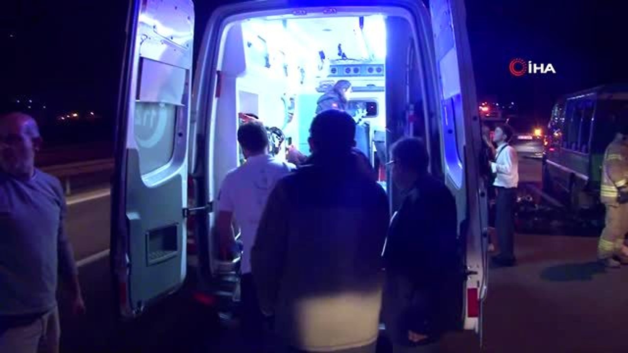 Cenaze aracına motosiklet arkadan çarptı: 1'i ağır 5 yaralı