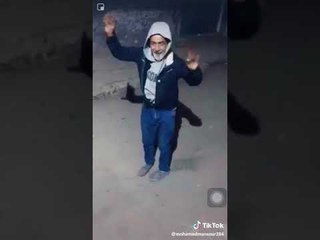 رقص راجل عجوز مفاجاة على طبلة على حق