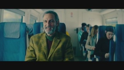 Un viaje en tren surrealista y los bailes de Jennifer López luchan en cines