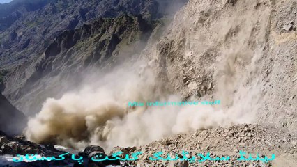 Massive landslide Caught on camera