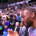 Kemba Walker ému par l'hommage des Hornets