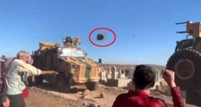 ABD askerlerinin 'N'olur gitmeyin' diye boynuna sarılan YPG'li teröristler, Türk askerine taş fırlattı