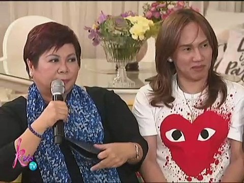 Kris, binuksan ang regalo sa kanya ni Kathryn