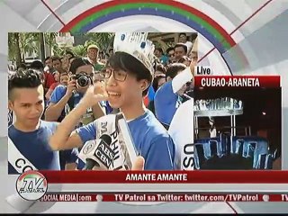 Fans ni Pia Wurtzbach, kanya-kaniyang pakulo habang nag-aabang sa parada