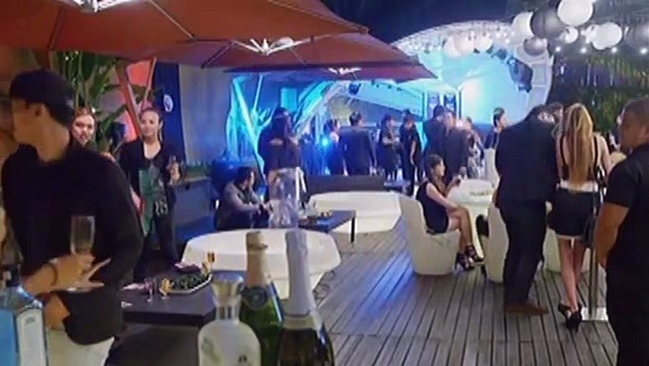 Simon asks Leah to go with him in Dubai