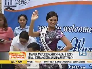 Manila Mayor Joseph Estrada, 2 beses hinalikan ang kamay ni Pia Wurtzbach