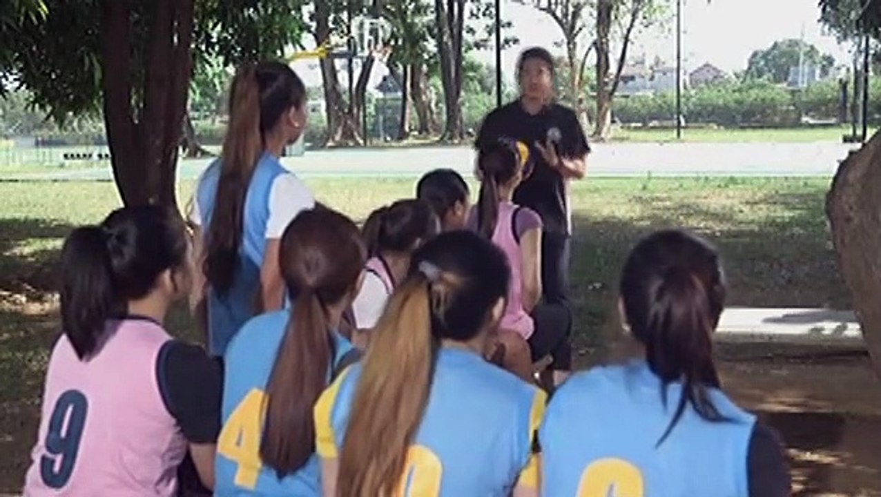 Alyssa Valdez, tinuruan ng mga techniques sa volleyball sina Trixie at Joanna