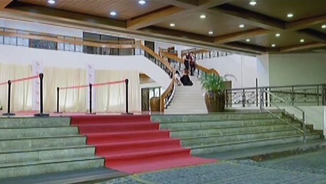 Clark takes drunk Leah home