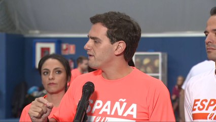 Rivera dice que no se puede "ser violento y recibir dinero público"