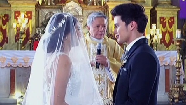 Clark at Leah, tinapos ng matamis na halik ang kanilang kasal