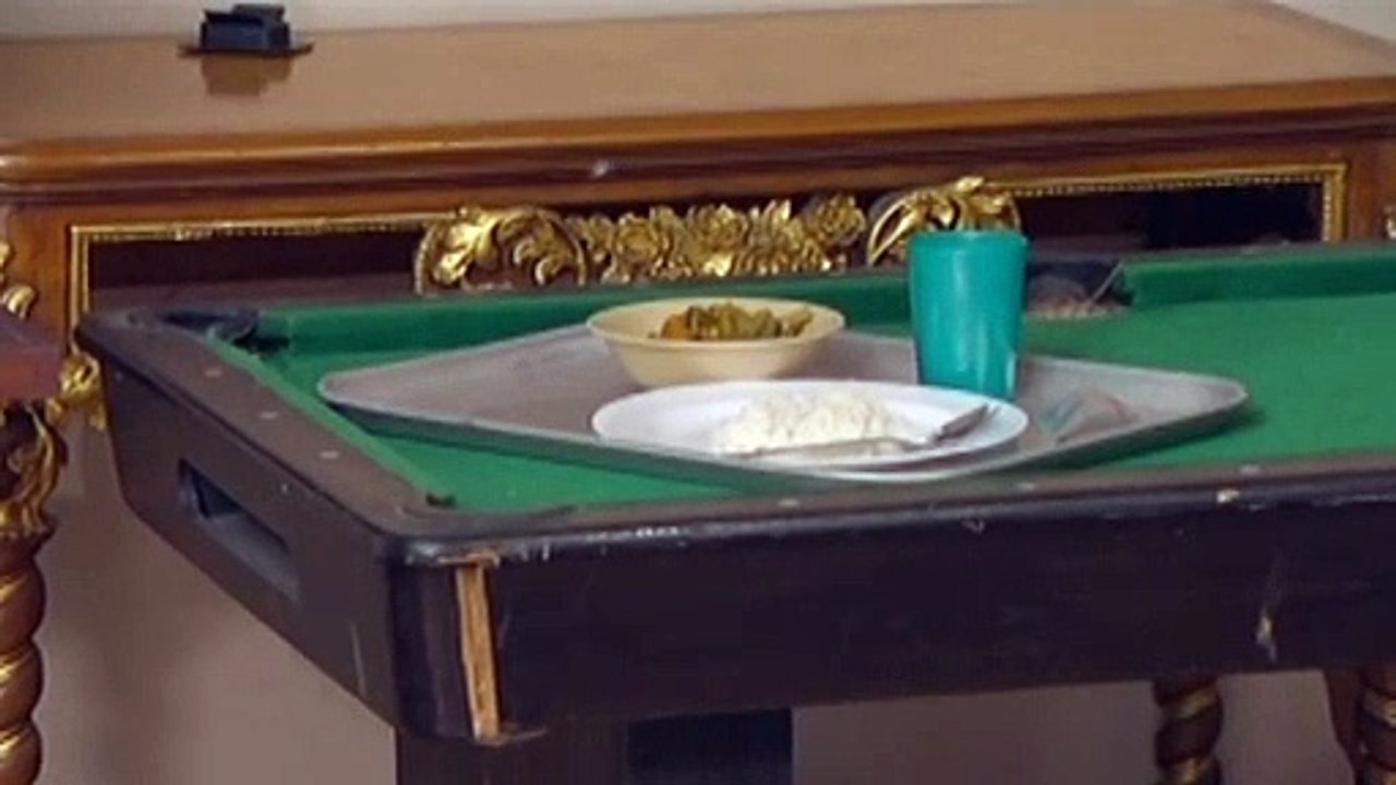 Alex, humahanap ng paraan para makatakas