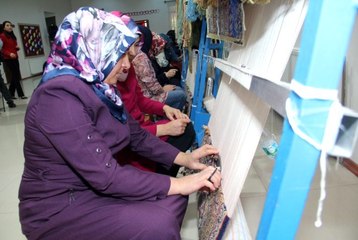 Halılar Altındağlı kadınların elinde hayat buluyor