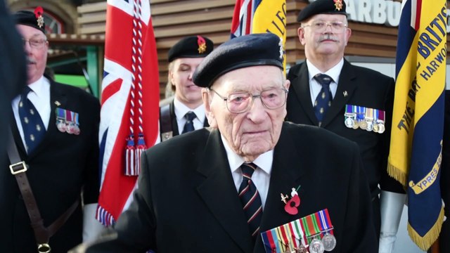 101-year-old World War II veteran’s surprise guard of honour on Remembrance trip to London