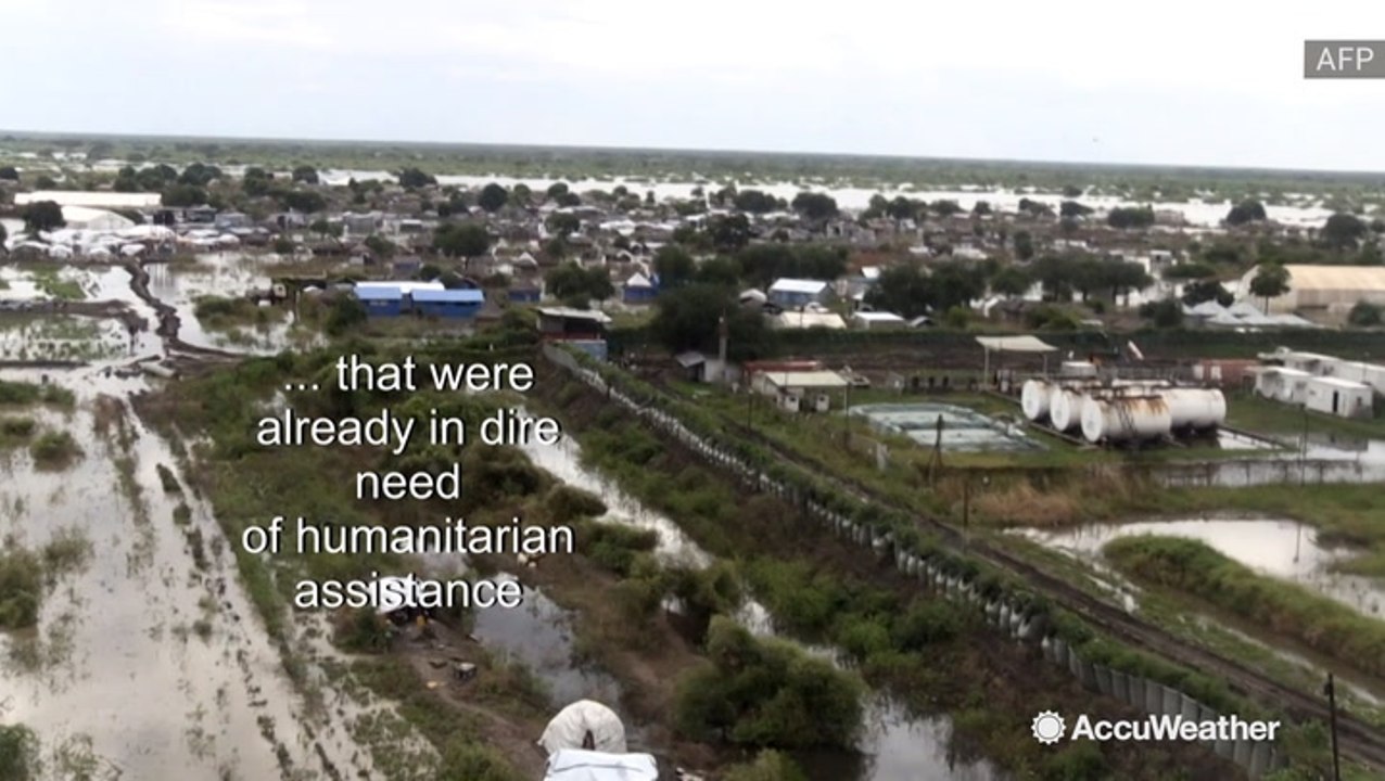 400,000 people displaced as floods leave communities in shambles