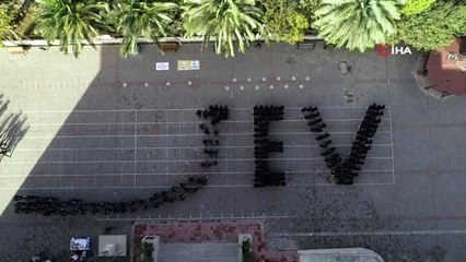 450 öğrenci bir araya geldi, "LÖSEV hayat verir" yazdı