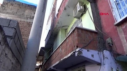 Diyabakır babasını öldürüp, 3 saat başında bekledikten sonra polise teslim oldu