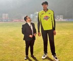 'He can be used to hold flood lights': Twitter reacts to 7 feet 4 inches tall spinner from Pakistan
