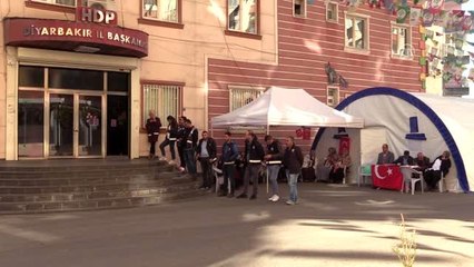 Diyarbakır anneleri ördükleri boyunlukları Mehmetçiğe gönderdi