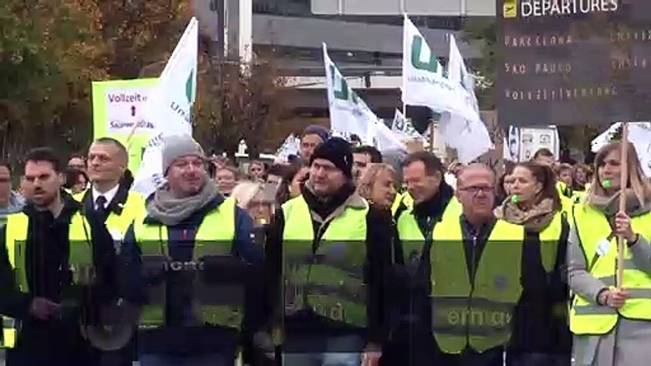 Flugbegleiter drohen Lufthansa mit neuen Streiks