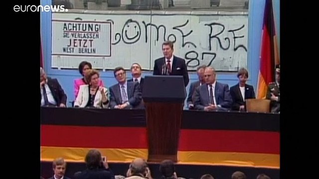 بومبيو يوجه تحذيرا لروسيا والصين بعد ثلاثة عقود على سقوط جدار برلين