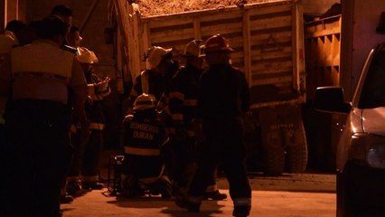 Volqueta pierde pista y se estrella contra una bodega en el cantón Durán