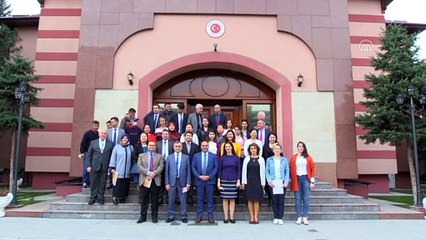 Türkiye'nin Bişkek Büyükelçisi Cengiz Kamil Fırat maske taktı, LÖSEV'e destek oldu - BİŞKEK
