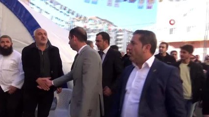 Evlat nöbetindeki aileler Mehmetçik için ördükleri atkıları gönderdi