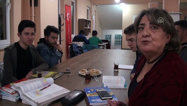 Gönüllü kadınlar üniversite öğrencilerine anne sıcaklığını yaşatıyor - MANİSA