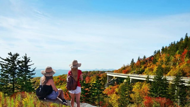 La Minute Tourisme : les destinations estivales font leur révolution pour séduire en hiver