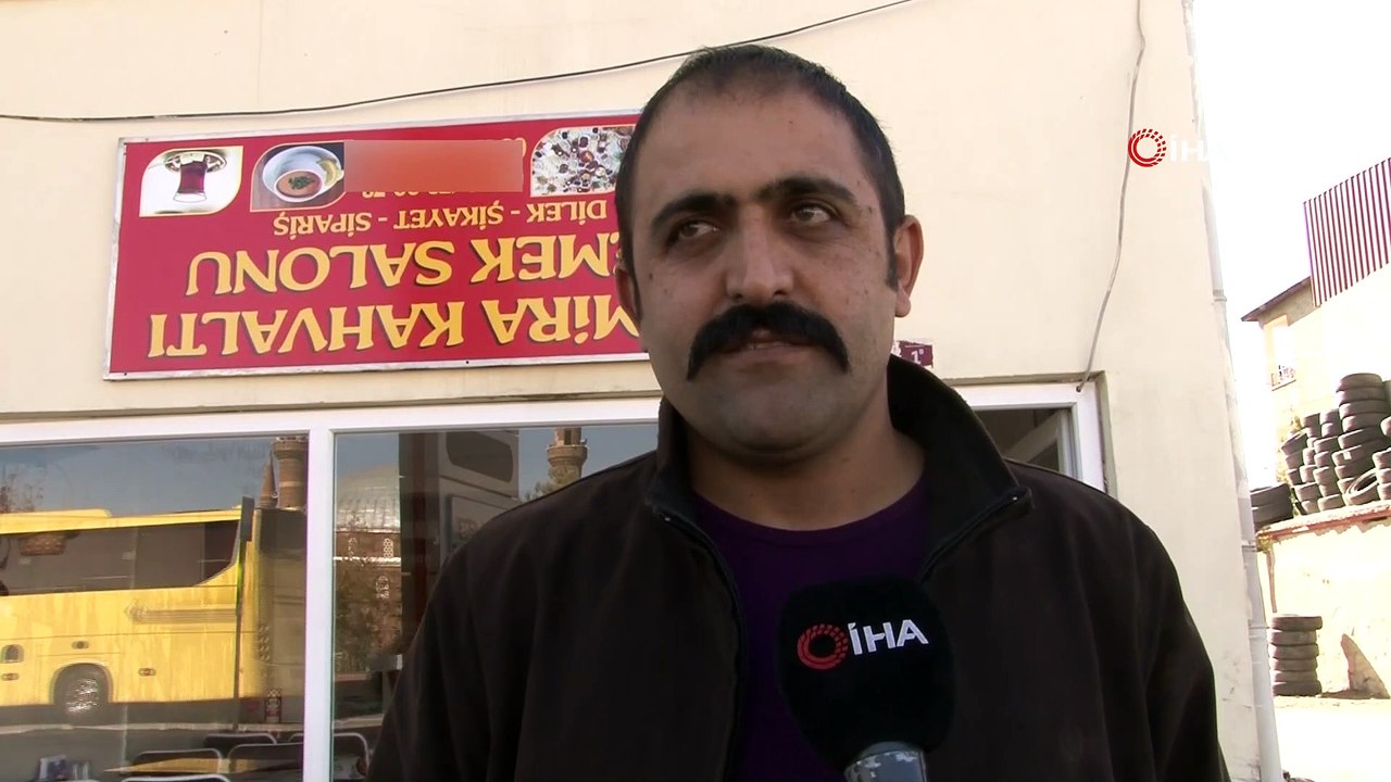 İşleri ters gidince tabelayı da ters çevirdi