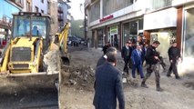 Yüksekova Kaymakamı Doğramacı, asfalt çalışmalarını inceledi - HAKKARİ
