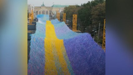 Instalação tem 30 mil mensagens sobre o Muro de Berlim