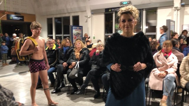 « La fille du train », défilé original dans la gare SNCF