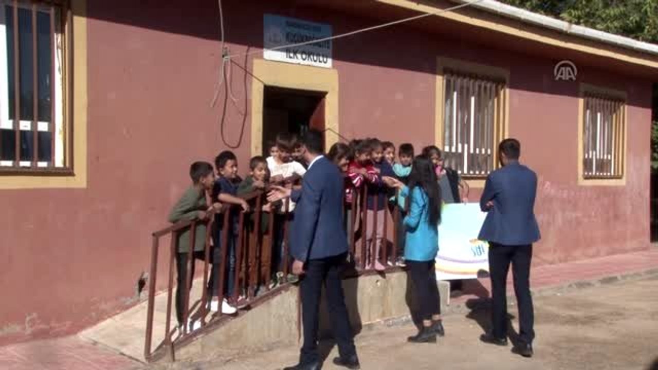 Sınır köylerdeki öğrenciler tiyatro ile buluşturuluyor