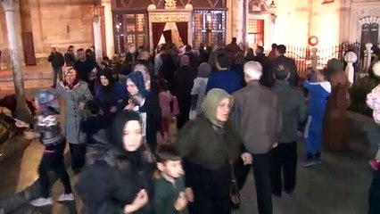 Mevlit Kandili'nde Mevlana Hazretleri Türbesi ve camiler doldu taştı