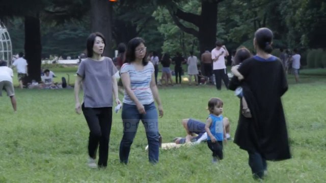 “Japin përshtypje të ftohtë”/ Kompanitë japoneze ndalojnë gratë të mbajnë syze gjatë orarit të punës