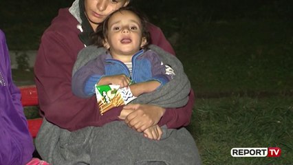 Kalojnë natën në banesën e djegur në Korçë/ Drama e familjes me 10 pjesëtarë: Tallen me ne