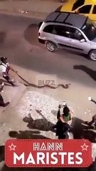 Vidéo - Incroyable mais vrai : Hanne Mariste, Un homme maitrise un serpent de plus de 2m de longueur