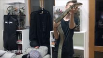 Il joue avec son énorme cobra royal : serpent impressionnant