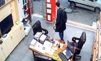 (Özel) Arnavutköy'de sadaka kutusunu çalan hırsız kameralara yakalandı