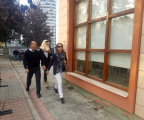 İngiliz ajanının eşinden tabuta konulması için çiçek