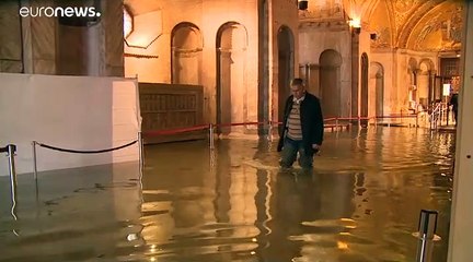 Venecia lucha contra la mayor 'acqua alta' en medio siglo, "consecuencia del cambio climático"