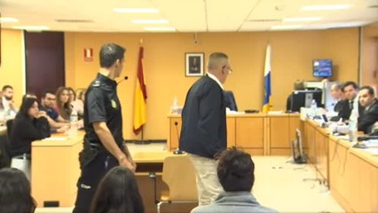 下载视频: Comienza el juicio contra el hombre acusado de asesinar a su pareja en Tenerife en 2018