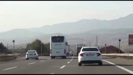 Yakalanacağını anlayınca eroin dolu 4 valizi yol kenarına attı